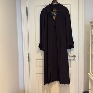 Black Burberry Men’s Trench Coat. Size L 40. Perfect condition.